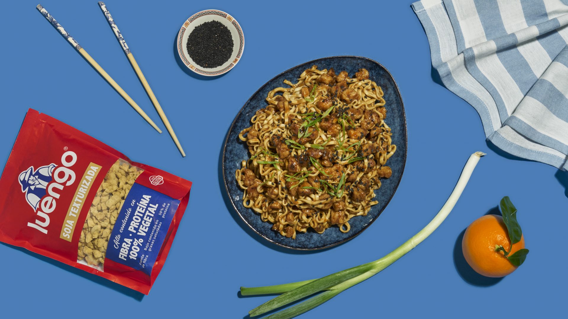 Noodles con soja texturizada a la naranja