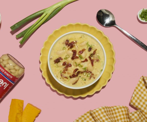 Sopa cremosa de alubias estilo loaded