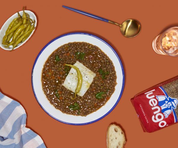 Guiso de lentejas con acelgas y bacalao.