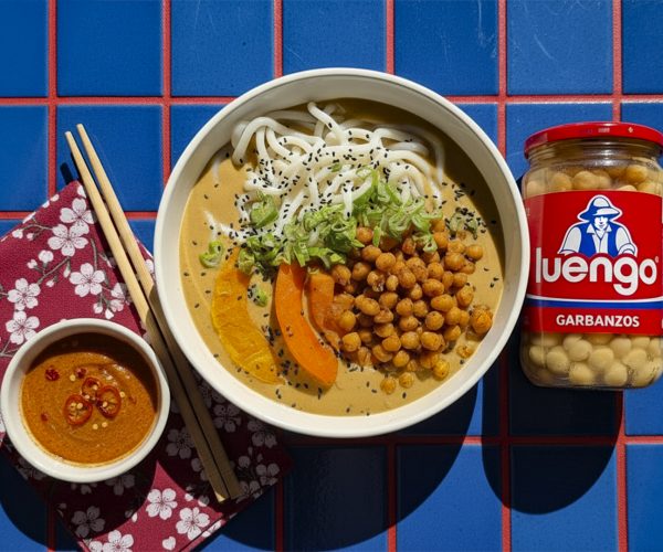 Ramen con garbanzos y calabaza