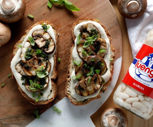 Tosta paté de alubias con champiñones portobello Legumbres Luengo